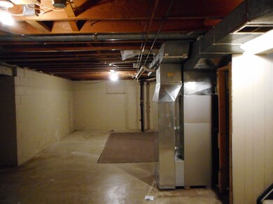 1216 Madison St, Cedar Falls, IA 50613 - photo 7