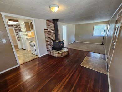 2012 NE Fairview Ave, Grants Pass, OR 97526 - photo 3