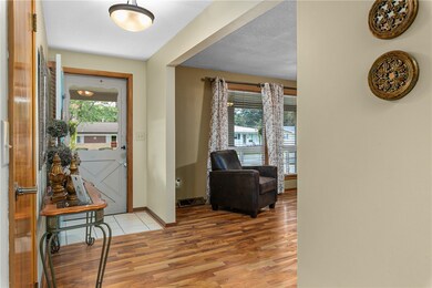 28 S Lakewood Dr, Effingham, IL 62401 - photo 2