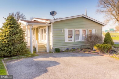 146 Amber Cir, New Holland, PA 17557 - photo 2