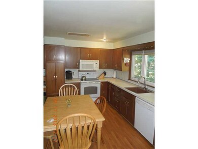42 Maplecrest Dr, Greenville, RI 02828 - photo 3