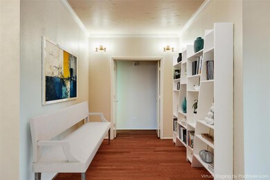 Virtual An intimate Gallery for your favorite art 