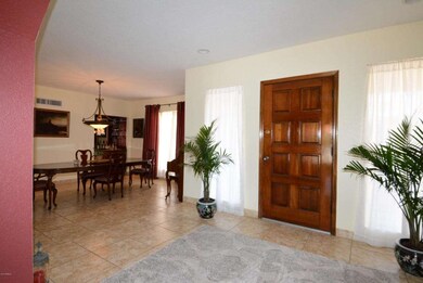 6602 E Thunderbird Foyer 150722 002