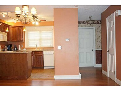 565 Quaker Ln unit 18, West Warwick, RI 02893 - photo 6