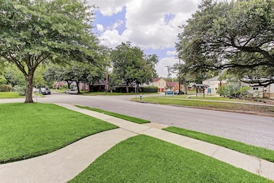 836 W Temple St, Houston, TX 77009 - photo 4