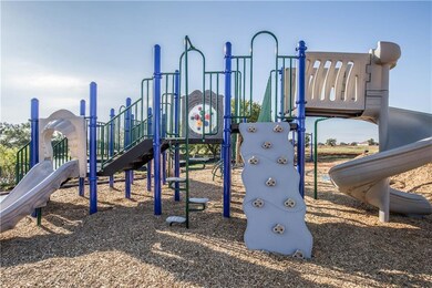 1004 NE 34th Terrace, Moore, OK 73160 - photo 4