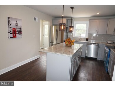 302 Glenwood Cir, Darby, PA 19023 - photo 6