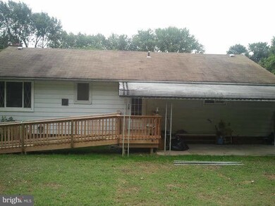 6810 Collinsdale Rd, Parkville, MD 21234 - photo 2