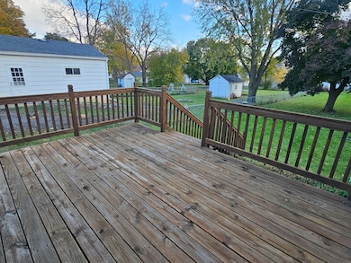 32 6th St NW, Oelwein, IA 50662 - photo 7