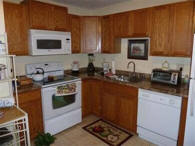 98 Pemberton St unit 27, Dracut, MA 01826 - photo 3