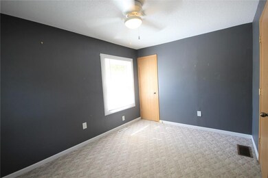 216 E Leland Ave, Des Moines, IA 50315 - photo 7