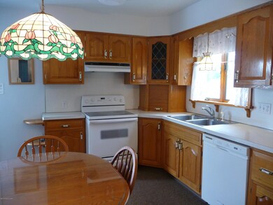 390 Carverton Rd, Wyoming, PA 18644 - photo 2