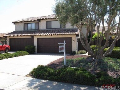 photo showing unit next door - driveway separated 