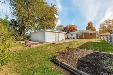 25113 Campbell Ave, Warren, MI 48089 - photo 4