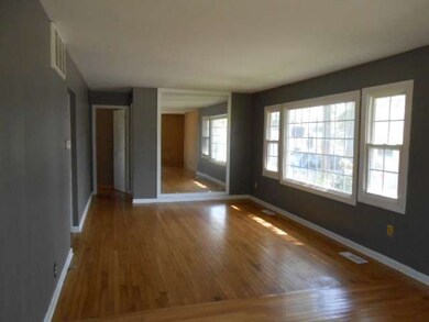 322 Tulsa Ave, Carpentersville, IL 60110 - photo 5