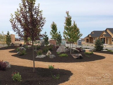 2462 NW Hemlock Way, Redmond, OR 97756 - photo 2