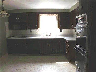 Kitchen. STEP-SAVING KITCHEN MAKES COOKING A PLEAS