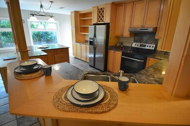tison_kitchen_breakfast-bar
