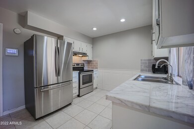 10883 W Santa fe Dr unit 18, Sun City, AZ 85351 - photo 4