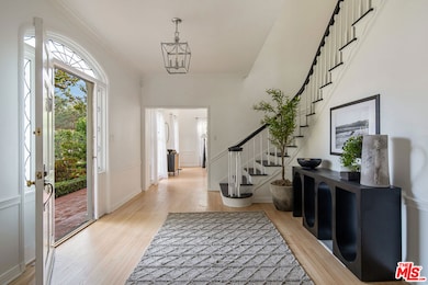 625 N Sierra Dr, Beverly Hills, CA 90210 - photo 2