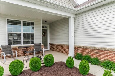 Covered front porch!