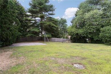 202 Bayberry Rd, Woonsocket, RI 02895 - photo 2