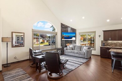 636 John Wayne Dr, Central Point, OR 97502 - photo 5