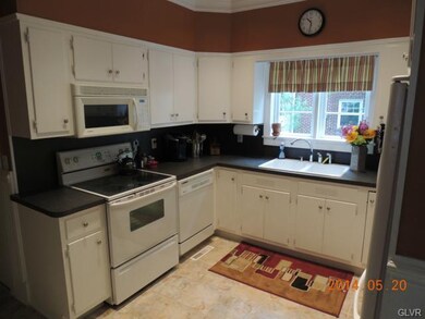 631 W Burke St, Easton, PA 18042 - photo 4