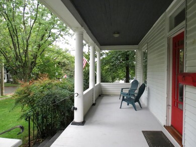 Front sitting porch