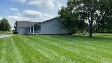 806 Sandpiper St, Raymore, MO 64083 - photo 3