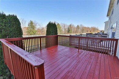 6937 Hunt Dr, Macungie, PA 18062 - photo 4