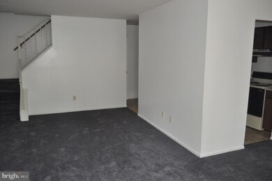 9302 Jarrett Ct, Montgomery Village, MD 20886 - photo 3