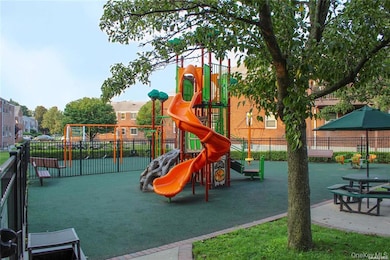 263-18 73rd Ave unit 2nd Floor, Glen Oaks, NY 11005 - photo 3