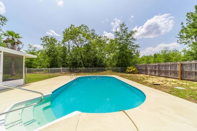 131 Crestwood Dr, Interlachen, FL