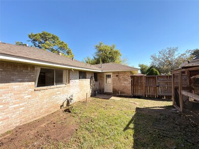 6406 Tall Willow Dr, Houston, TX 77088 - photo 6