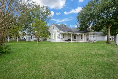 1207 Smith St, Waller, TX 77484 - photo 5