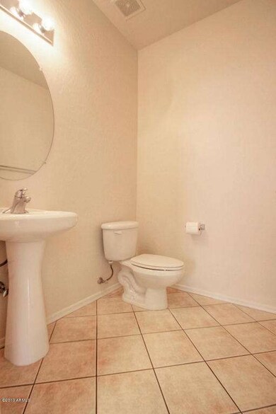 004 Guest Bath