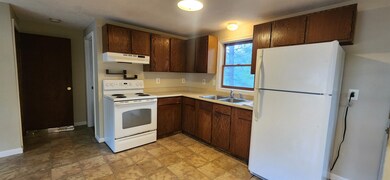 28 Townhouse Rd, Allenstown, NH 03275 - photo 3