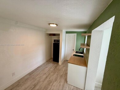 16200 NE 3rd Ave unit B, Miami, FL 33162 - photo 6