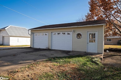 606 E 11th St, Vinton, IA 52349 - photo 4