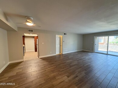 3825 E Camelback 11