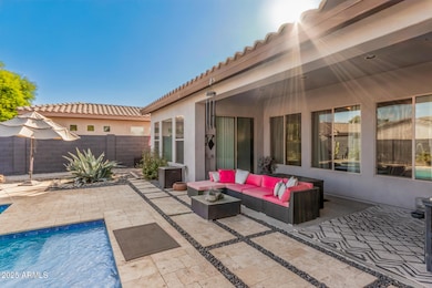 1902 E DESERT Lane, Phoenix, AZ 85042