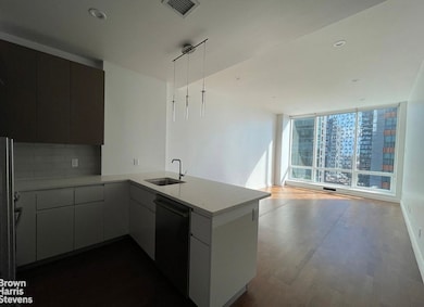 Star Tower LIC unit 14G, Long Island City, NY 11101 - photo 5