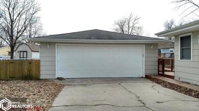 1403 N 8th Avenue Place E, Newton, IA 50208 - photo 2