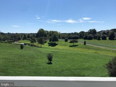 6730 Holly Farm Ln unit 17, Warrenton, VA 20187 - photo 2