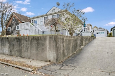 19 Pearl St, Bloomingdale, NJ 07403 - photo 5