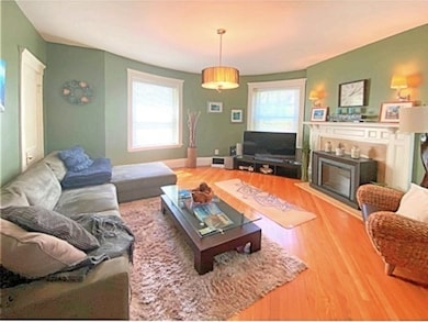 8 Colbourne Crescent unit 2, Brookline, MA 02445 - photo 3