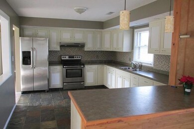 738 Carpico-Kitchen