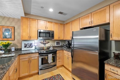 Marquette Building unit 1005, Saint Louis, MO 63102 - photo 6