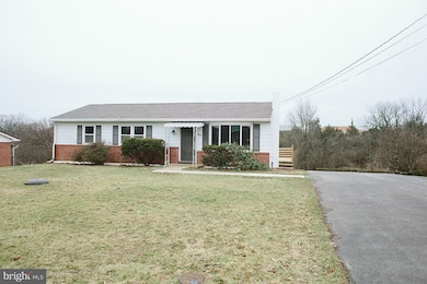 4246 Dixie Ave, Chambersburg, PA 17202 - photo 2
